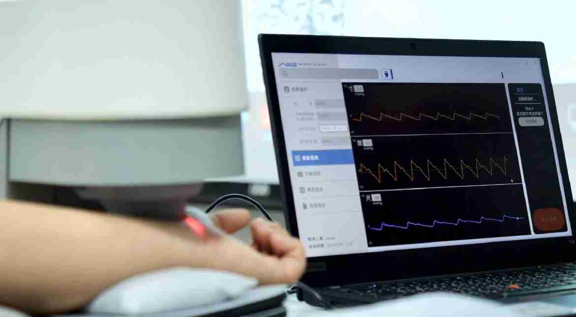 壹号平台耘康以高解析与拟真的显示技术，，，，将其应用于中医检测，，，提供“中医数位化检测方案”，，，使传统中医检测结果数据化与可视化