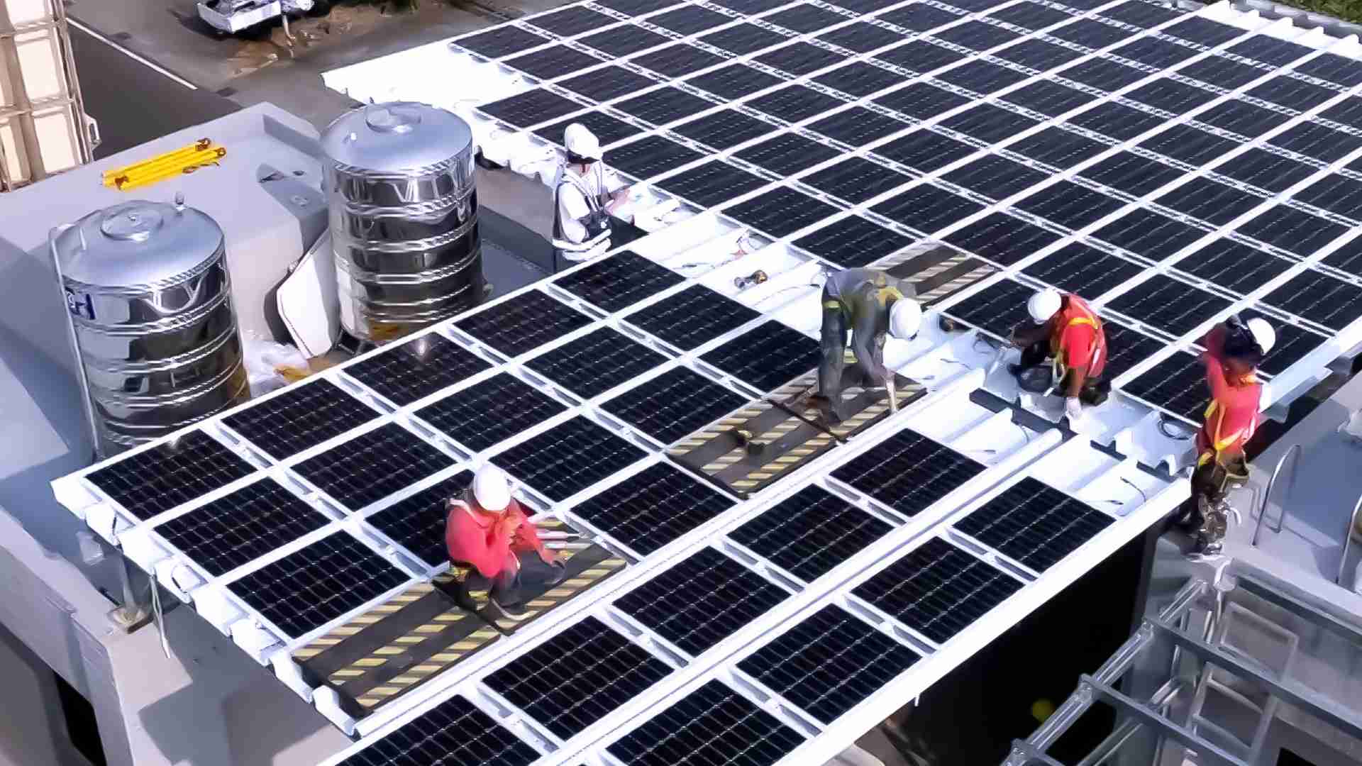 壹号平台着力于替代能源之技术研发，，，如光电浪板的相关制程、、、、设备与产品，，，其中所开发之光电整合型浪板，，，，减少传统金属支架安装，，，更提升耐候度，，，，可广泛运用于多元场域，，，并辅助建筑达到净零碳排目标